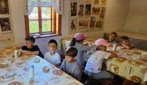 20250905 093610 Klasa IZ i IIIK 05.09.2025 na warsztatach w Podlaskim Muzeum Kultury Ludowej 20250905 093610 Klasa IZ i IIIK 05.09.2025 na warsztatach w Podlaskim Muzeum Kultury Ludowej