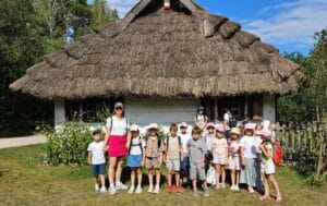 20250905 122556 Klasa IZ i IIIK 05.09.2025 na warsztatach w Podlaskim Muzeum Kultury Ludowej 20250905 122556 Klasa IZ i IIIK 05.09.2025 na warsztatach w Podlaskim Muzeum Kultury Ludowej