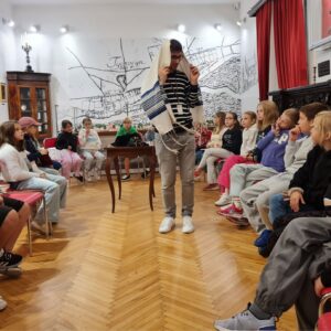 20250924 111736 Wycieczka do Tykocina w ramach projektu pt. „Śladami Wielokulturowego Podlasia – Wędrówki po Dziedzictwie Regionu" 20250924 111736 Wycieczka do Tykocina w ramach projektu pt. „Śladami Wielokulturowego Podlasia – Wędrówki po Dziedzictwie Regionu"