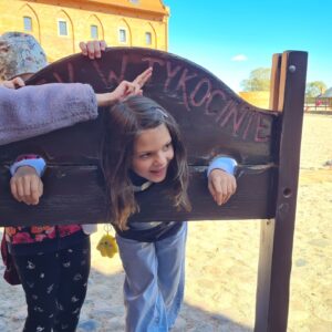 20250924 124708 Wycieczka do Tykocina w ramach projektu pt. „Śladami Wielokulturowego Podlasia – Wędrówki po Dziedzictwie Regionu" 20250924 124708 Wycieczka do Tykocina w ramach projektu pt. „Śladami Wielokulturowego Podlasia – Wędrówki po Dziedzictwie Regionu"