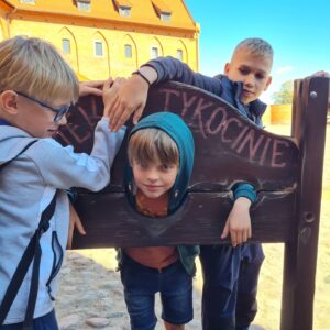 20250924 124846 Wycieczka do Tykocina w ramach projektu pt. „Śladami Wielokulturowego Podlasia – Wędrówki po Dziedzictwie Regionu" 20250924 124846 Wycieczka do Tykocina w ramach projektu pt. „Śladami Wielokulturowego Podlasia – Wędrówki po Dziedzictwie Regionu"