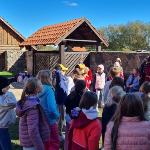 20250924 130707 Wycieczka do Tykocina w ramach projektu pt. „Śladami Wielokulturowego Podlasia – Wędrówki po Dziedzictwie Regionu" 20250924 130707 Wycieczka do Tykocina w ramach projektu pt. „Śladami Wielokulturowego Podlasia – Wędrówki po Dziedzictwie Regionu"