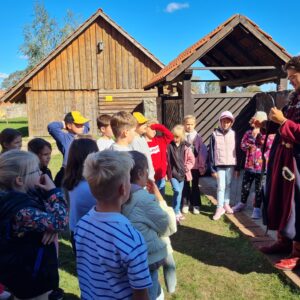 20250924 130718 Wycieczka do Tykocina w ramach projektu pt. „Śladami Wielokulturowego Podlasia – Wędrówki po Dziedzictwie Regionu" 20250924 130718 Wycieczka do Tykocina w ramach projektu pt. „Śladami Wielokulturowego Podlasia – Wędrówki po Dziedzictwie Regionu"