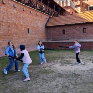 20250924 132729 Wycieczka do Tykocina w ramach projektu pt. „Śladami Wielokulturowego Podlasia – Wędrówki po Dziedzictwie Regionu" 20250924 132729 Wycieczka do Tykocina w ramach projektu pt. „Śladami Wielokulturowego Podlasia – Wędrówki po Dziedzictwie Regionu"