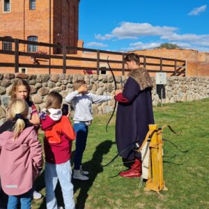 20250924 134138 Wycieczka do Tykocina w ramach projektu pt. „Śladami Wielokulturowego Podlasia – Wędrówki po Dziedzictwie Regionu" 20250924 134138 Wycieczka do Tykocina w ramach projektu pt. „Śladami Wielokulturowego Podlasia – Wędrówki po Dziedzictwie Regionu"