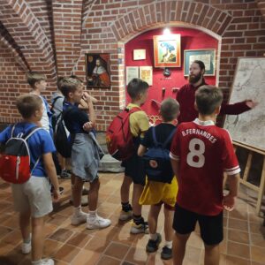 IMG 20250922 135602 Wycieczka do Tykocina w ramach projektu pt. „Śladami Wielokulturowego Podlasia – Wędrówki po Dziedzictwie Regionu" IMG 20250922 135602 Wycieczka do Tykocina w ramach projektu pt. „Śladami Wielokulturowego Podlasia – Wędrówki po Dziedzictwie Regionu"