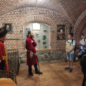 IMG 20250922 140559 Wycieczka do Tykocina w ramach projektu pt. „Śladami Wielokulturowego Podlasia – Wędrówki po Dziedzictwie Regionu" IMG 20250922 140559 Wycieczka do Tykocina w ramach projektu pt. „Śladami Wielokulturowego Podlasia – Wędrówki po Dziedzictwie Regionu"