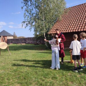 IMG 20250922 142829 Wycieczka do Tykocina w ramach projektu pt. „Śladami Wielokulturowego Podlasia – Wędrówki po Dziedzictwie Regionu" IMG 20250922 142829 Wycieczka do Tykocina w ramach projektu pt. „Śladami Wielokulturowego Podlasia – Wędrówki po Dziedzictwie Regionu"