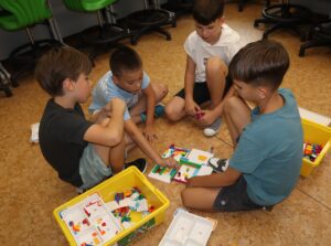 IMG 4860 Koło informatyczne – „Z robotyką za pan brat” zajęcia w kl. 1 – 3 IMG 4860 Koło informatyczne – „Z robotyką za pan brat” zajęcia w kl. 1 – 3