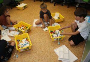 IMG 4866 Koło informatyczne – „Z robotyką za pan brat” zajęcia w kl. 1 – 3 IMG 4866 Koło informatyczne – „Z robotyką za pan brat” zajęcia w kl. 1 – 3