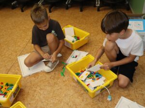 IMG 4868 Koło informatyczne – „Z robotyką za pan brat” zajęcia w kl. 1 – 3 IMG 4868 Koło informatyczne – „Z robotyką za pan brat” zajęcia w kl. 1 – 3