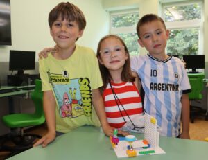 IMG 4873 Koło informatyczne – „Z robotyką za pan brat” zajęcia w kl. 1 – 3 IMG 4873 Koło informatyczne – „Z robotyką za pan brat” zajęcia w kl. 1 – 3