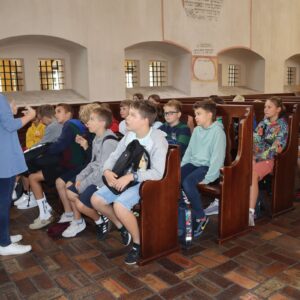 IMG 5108 Wycieczka do Tykocina w ramach projektu pt. „Śladami Wielokulturowego Podlasia – Wędrówki po Dziedzictwie Regionu" IMG 5108 Wycieczka do Tykocina w ramach projektu pt. „Śladami Wielokulturowego Podlasia – Wędrówki po Dziedzictwie Regionu"