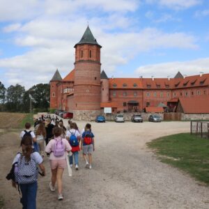 IMG 5143 Wycieczka do Tykocina w ramach projektu pt. „Śladami Wielokulturowego Podlasia – Wędrówki po Dziedzictwie Regionu" IMG 5143 Wycieczka do Tykocina w ramach projektu pt. „Śladami Wielokulturowego Podlasia – Wędrówki po Dziedzictwie Regionu"