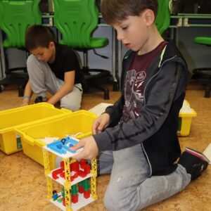 IMG 5174 Koło informatyczne – „Z robotyką za pan brat” w klasach 1-3 IMG 5174 Koło informatyczne – „Z robotyką za pan brat” w klasach 1-3