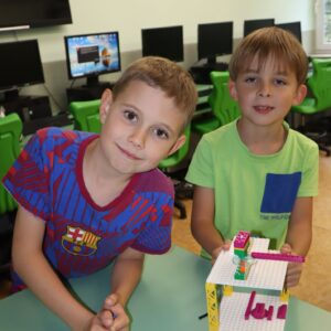 IMG 5184 Koło informatyczne – „Z robotyką za pan brat” w klasach 1-3 IMG 5184 Koło informatyczne – „Z robotyką za pan brat” w klasach 1-3