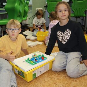 IMG 5198 Koło informatyczne – „Z robotyką za pan brat” w klasach 1-3 IMG 5198 Koło informatyczne – „Z robotyką za pan brat” w klasach 1-3