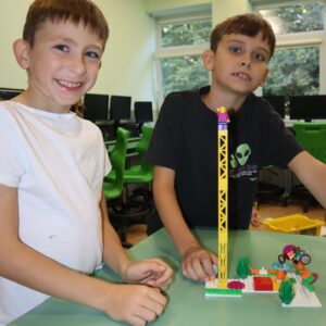 IMG 5202 Koło informatyczne – „Z robotyką za pan brat” w klasach 1-3 IMG 5202 Koło informatyczne – „Z robotyką za pan brat” w klasach 1-3