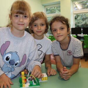 IMG 5209 Koło informatyczne – „Z robotyką za pan brat” w klasach 1-3 IMG 5209 Koło informatyczne – „Z robotyką za pan brat” w klasach 1-3