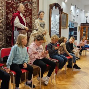 20250923 100630 Wycieczka do Tykocina kl. 1Z, 2B i 2S - projekt pt. „Śladami Wielokulturowego Podlasia – Wędrówki po Dziedzictwie Regionu" 20250923 100630 Wycieczka do Tykocina kl. 1Z, 2B i 2S - projekt pt. „Śladami Wielokulturowego Podlasia – Wędrówki po Dziedzictwie Regionu"