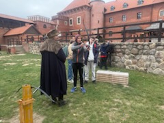 IMG 20250930 171759 Wycieczka kl. 7L, 7M i 8A do Tykocina w ramach projektu pt. „Śladami Wielokulturowego Podlasia – Wędrówki po Dziedzictwie Regionu" IMG 20250930 171759 Wycieczka kl. 7L, 7M i 8A do Tykocina w ramach projektu pt. „Śladami Wielokulturowego Podlasia – Wędrówki po Dziedzictwie Regionu"