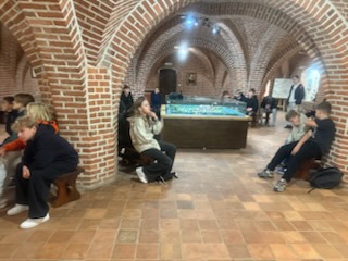 IMG 20250930 171807 Wycieczka kl. 7L, 7M i 8A do Tykocina w ramach projektu pt. „Śladami Wielokulturowego Podlasia – Wędrówki po Dziedzictwie Regionu" IMG 20250930 171807 Wycieczka kl. 7L, 7M i 8A do Tykocina w ramach projektu pt. „Śladami Wielokulturowego Podlasia – Wędrówki po Dziedzictwie Regionu"