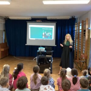 IMG 2591 „Bajeczni Adwokaci" w naszej szkole! IMG 2591 „Bajeczni Adwokaci" w naszej szkole!