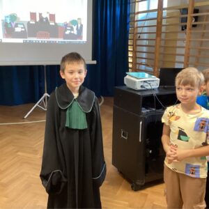 IMG 2598 „Bajeczni Adwokaci" w naszej szkole! IMG 2598 „Bajeczni Adwokaci" w naszej szkole!