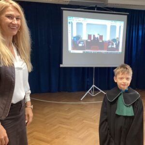 IMG 2601 „Bajeczni Adwokaci" w naszej szkole! IMG 2601 „Bajeczni Adwokaci" w naszej szkole!