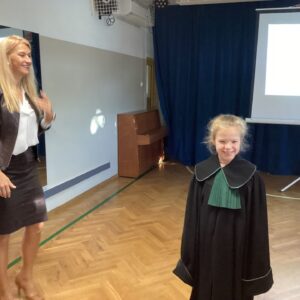 IMG 2604 „Bajeczni Adwokaci" w naszej szkole! IMG 2604 „Bajeczni Adwokaci" w naszej szkole!