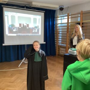 IMG 2648 „Bajeczni Adwokaci" w naszej szkole! IMG 2648 „Bajeczni Adwokaci" w naszej szkole!