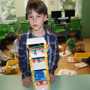 IMG 5332 Koło informatyczne – „Z robotyką za pan brat” w klasach 1-3 IMG 5332 Koło informatyczne – „Z robotyką za pan brat” w klasach 1-3