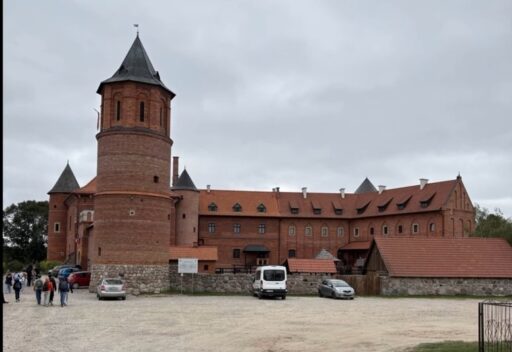 tykocin 3 Wycieczka kl. 7L, 7M i 8A do Tykocina w ramach projektu pt. „Śladami Wielokulturowego Podlasia – Wędrówki po Dziedzictwie Regionu" tykocin 3 Wycieczka kl. 7L, 7M i 8A do Tykocina w ramach projektu pt. „Śladami Wielokulturowego Podlasia – Wędrówki po Dziedzictwie Regionu"