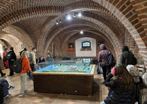 tykocin 4 Wycieczka kl. 7L, 7M i 8A do Tykocina w ramach projektu pt. „Śladami Wielokulturowego Podlasia – Wędrówki po Dziedzictwie Regionu" tykocin 4 Wycieczka kl. 7L, 7M i 8A do Tykocina w ramach projektu pt. „Śladami Wielokulturowego Podlasia – Wędrówki po Dziedzictwie Regionu"