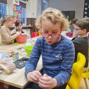 20251125 141410 Warsztaty w kl. 2B w ramach projektu "Śladami Wielokulturowego Podlasia" 20251125 141410 Warsztaty w kl. 2B w ramach projektu "Śladami Wielokulturowego Podlasia"