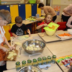 IMG 6614 Warsztaty kulinarne w kl. 2S w ramach projektu "Śladami Wielokulturowego Podlasia" IMG 6614 Warsztaty kulinarne w kl. 2S w ramach projektu "Śladami Wielokulturowego Podlasia"