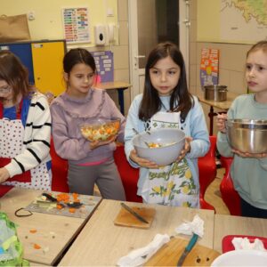 IMG 6642 Warsztaty kulinarne w kl. 2S w ramach projektu "Śladami Wielokulturowego Podlasia" IMG 6642 Warsztaty kulinarne w kl. 2S w ramach projektu "Śladami Wielokulturowego Podlasia"