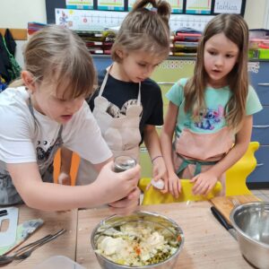 20251127 144354 Warsztaty w kl. 1Z w ramach projektu "Śladami Wielokulturowego Podlasia" 20251127 144354 Warsztaty w kl. 1Z w ramach projektu "Śladami Wielokulturowego Podlasia"