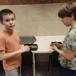 IMG 20251210 143650 Warsztaty kulinarne w kl. 1Z i 3K "Śladami Wielokulturowego Podlasia" - "orzeszki". IMG 20251210 143650 Warsztaty kulinarne w kl. 1Z i 3K "Śladami Wielokulturowego Podlasia" - "orzeszki".