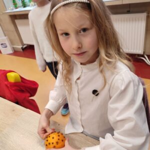 IMG 20251218 122501 Warsztaty świąteczne w klasie 2B IMG 20251218 122501 Warsztaty świąteczne w klasie 2B