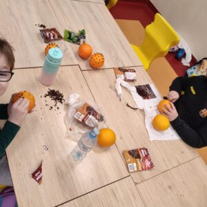 IMG 20251218 123311 Warsztaty świąteczne w klasie 2B IMG 20251218 123311 Warsztaty świąteczne w klasie 2B