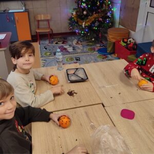 IMG 20251218 123319 Warsztaty świąteczne w klasie 2B IMG 20251218 123319 Warsztaty świąteczne w klasie 2B