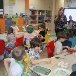 IMG 6900 Warsztaty w kl. 1Z w ramach projektu "Śladami Wielokulturowego Podlasia" IMG 6900 Warsztaty w kl. 1Z w ramach projektu "Śladami Wielokulturowego Podlasia"