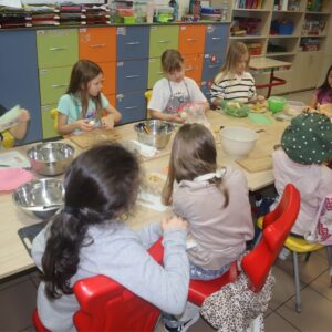 IMG 6902 Warsztaty w kl. 1Z w ramach projektu "Śladami Wielokulturowego Podlasia" IMG 6902 Warsztaty w kl. 1Z w ramach projektu "Śladami Wielokulturowego Podlasia"