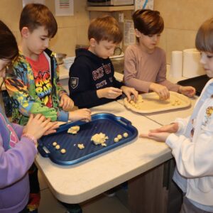 IMG 7029 Warsztaty kulinarne w kl. 2B i 2S "Śladami Wielokulturowego Podlasia" - "orzeszki" IMG 7029 Warsztaty kulinarne w kl. 2B i 2S "Śladami Wielokulturowego Podlasia" - "orzeszki"