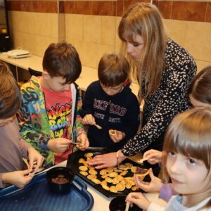 IMG 7053 Warsztaty kulinarne w kl. 2B i 2S "Śladami Wielokulturowego Podlasia" - "orzeszki" IMG 7053 Warsztaty kulinarne w kl. 2B i 2S "Śladami Wielokulturowego Podlasia" - "orzeszki"