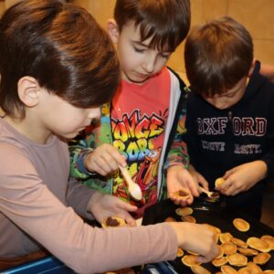 IMG 7054 Warsztaty kulinarne w kl. 2B i 2S "Śladami Wielokulturowego Podlasia" - "orzeszki" IMG 7054 Warsztaty kulinarne w kl. 2B i 2S "Śladami Wielokulturowego Podlasia" - "orzeszki"