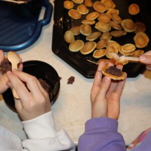 IMG 7055 Warsztaty kulinarne w kl. 2B i 2S "Śladami Wielokulturowego Podlasia" - "orzeszki" IMG 7055 Warsztaty kulinarne w kl. 2B i 2S "Śladami Wielokulturowego Podlasia" - "orzeszki"