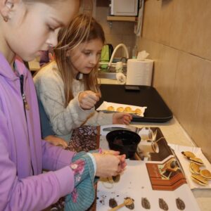 IMG 7059 Warsztaty kulinarne w kl. 2B i 2S "Śladami Wielokulturowego Podlasia" - "orzeszki" IMG 7059 Warsztaty kulinarne w kl. 2B i 2S "Śladami Wielokulturowego Podlasia" - "orzeszki"