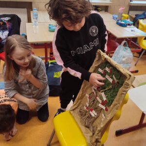 IMG 20260205 131210 W klasie IIB omawialiśmy drzewa genealogiczne IMG 20260205 131210 W klasie IIB omawialiśmy drzewa genealogiczne